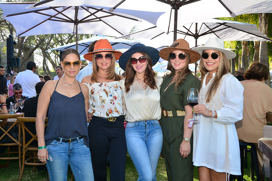 Elsa Hernández, Liz Arámbula, Carmen Gálvez, Vanessa Buenrostro y Paulina Guzmán