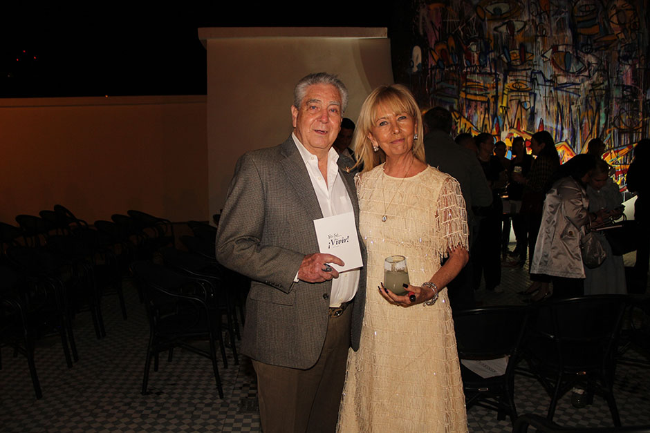 Pedro Camarena y Maritza de Camarena.