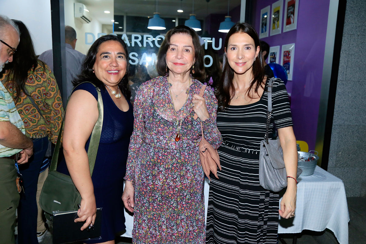 Adriana Jiménez, María Luisa Rodríguez de Jiménez y Marissa Jíménez de Segovia