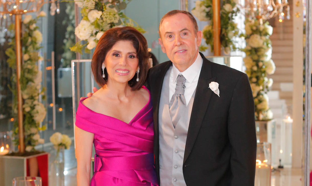 PAPÁS DEL NOVIO. Emma González y Gustavo González