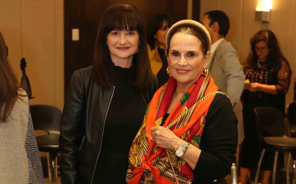 Gabriela Cantú y Elvira Lozano de Todd