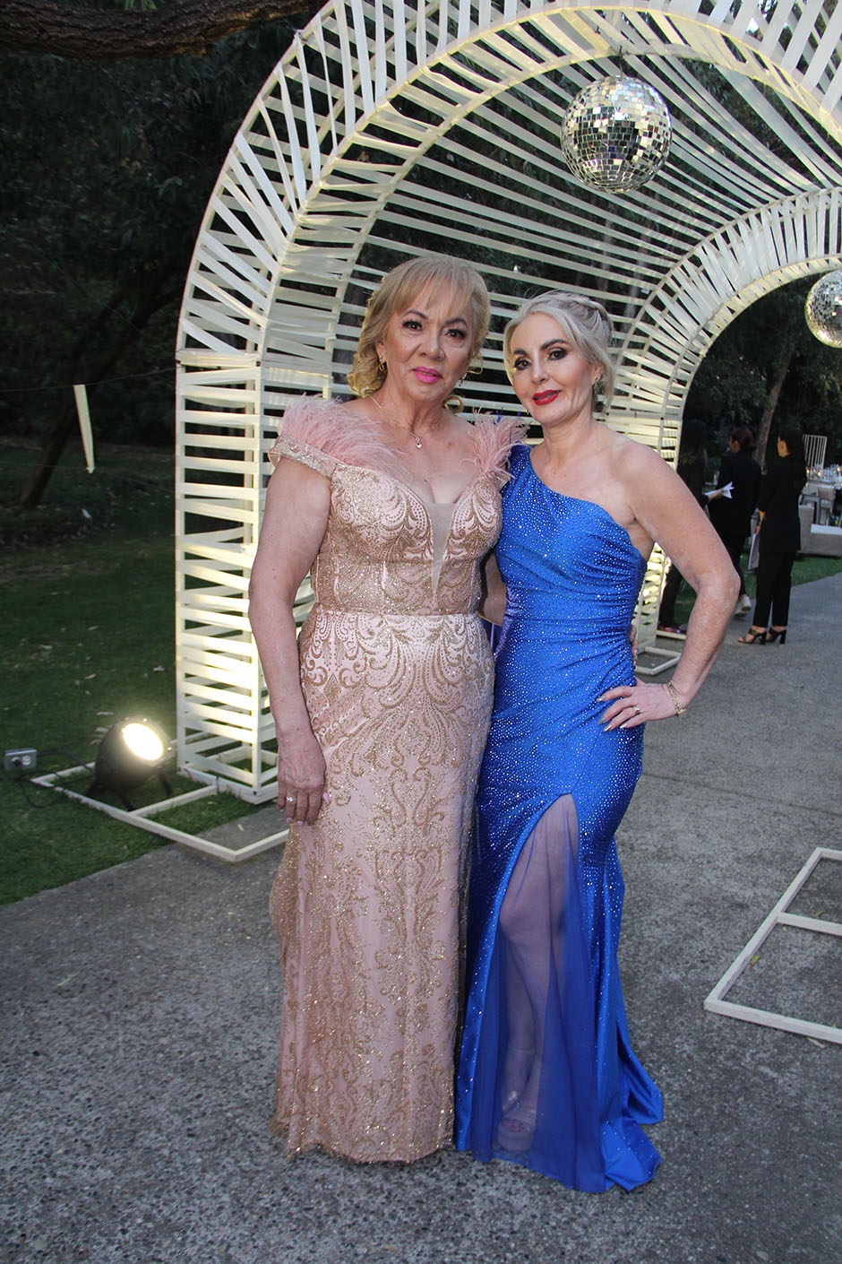 03 Mamás de los novios. Lourdes Berrelleza y María Esther Casillas