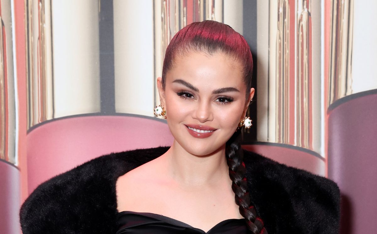Selena Gomez y el lujo silencioso de elegante abrigo que inspira (Getty)