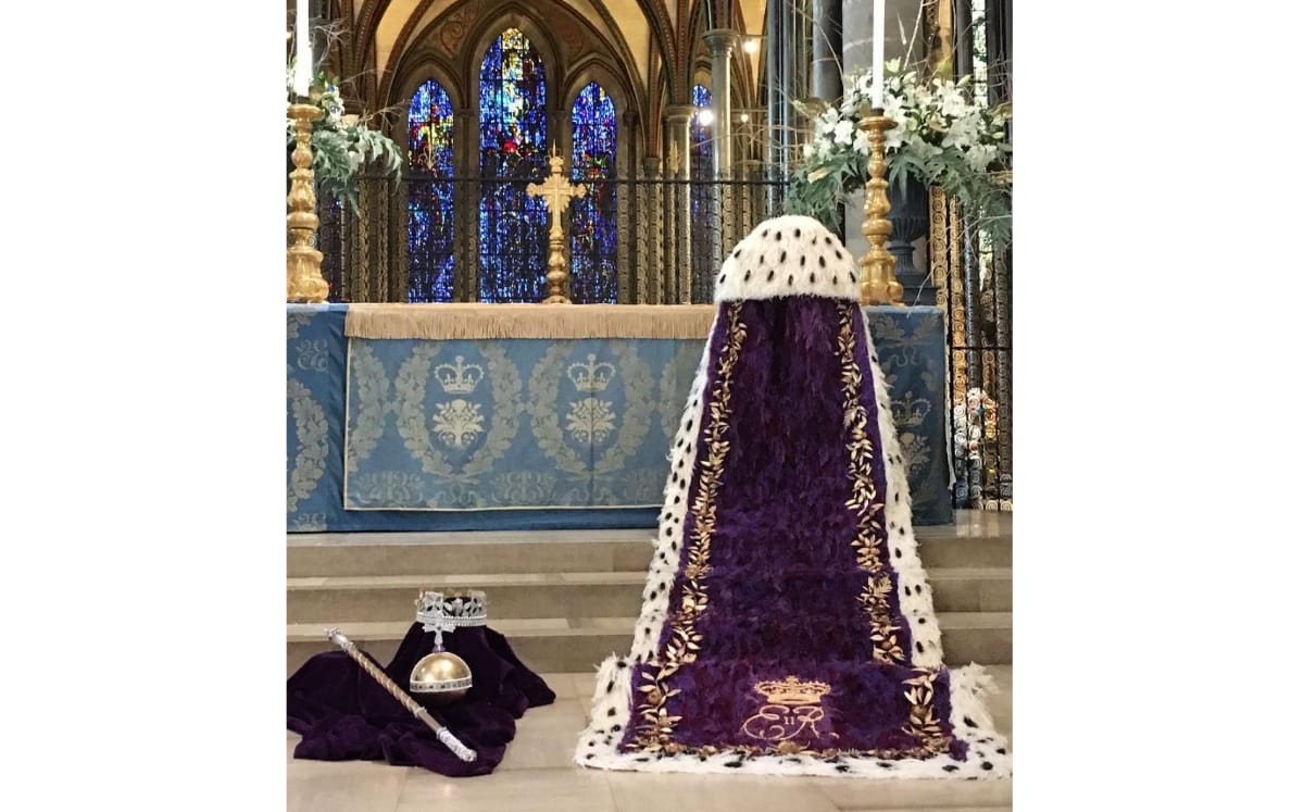 Rey Carlos III: túnicas que usará en su coronación (Instagram)