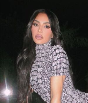 Kim Kardashian refuerza el barbiecore con bikini rosa fosforescente (Instagram)