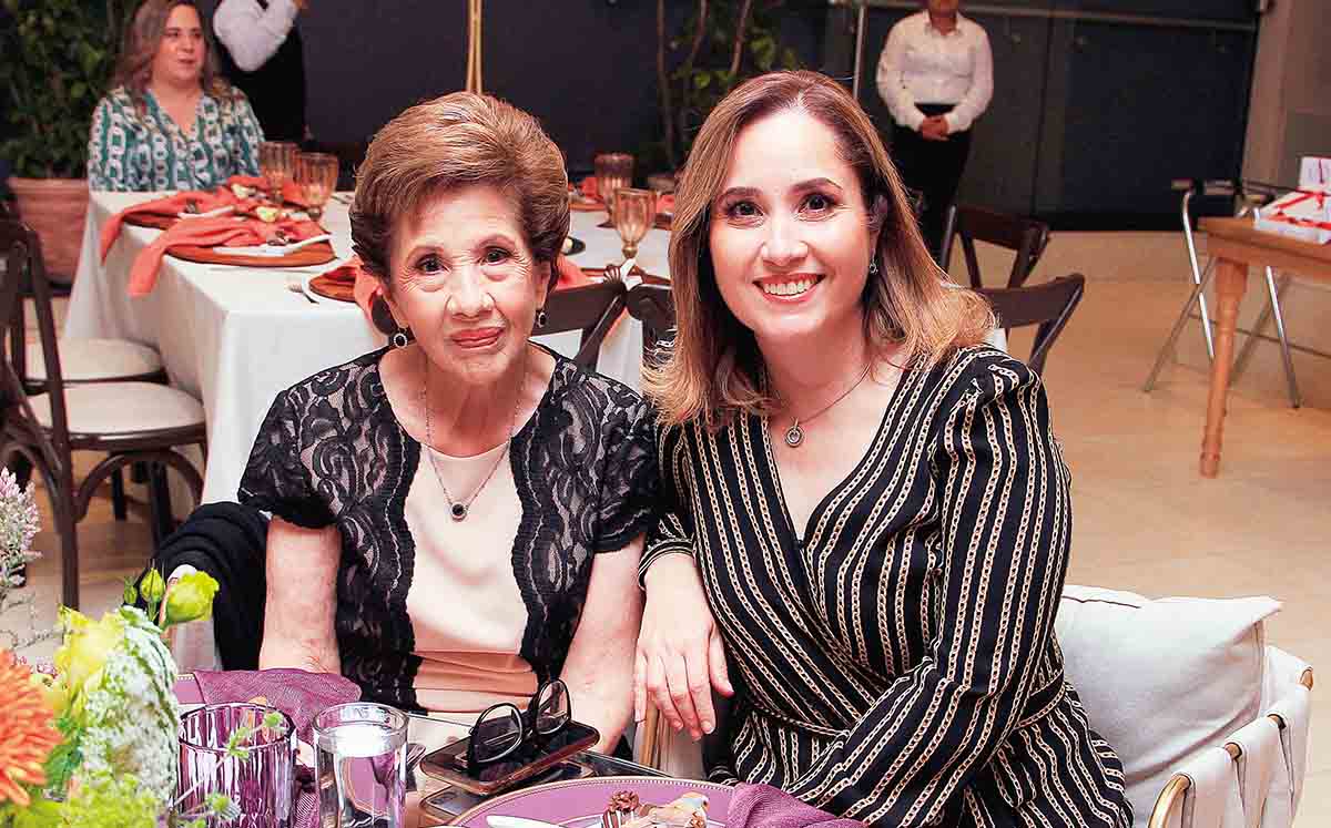 Martha de Lavin y Mónica Lavin / Foto: José Chang