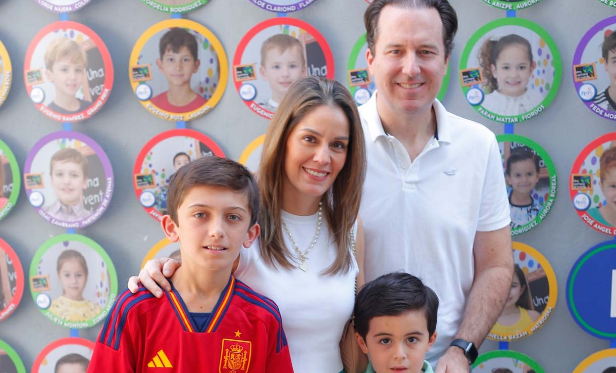 Carlos Rivera, Angélica San Vicente, Pablo Rivera Torres y Carlos Rivera Torres