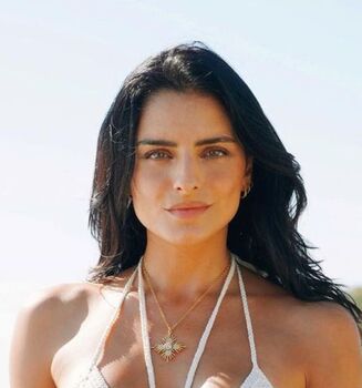 Aislinn Derbez resplandece con bikini metálico | Foto (Instagram)