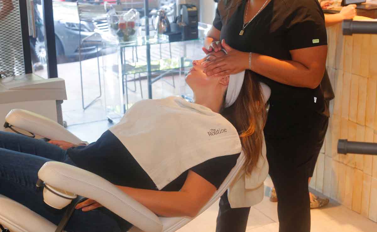 Clientas disfrutando del Facial Party / Fotos: Daniel Saldívar