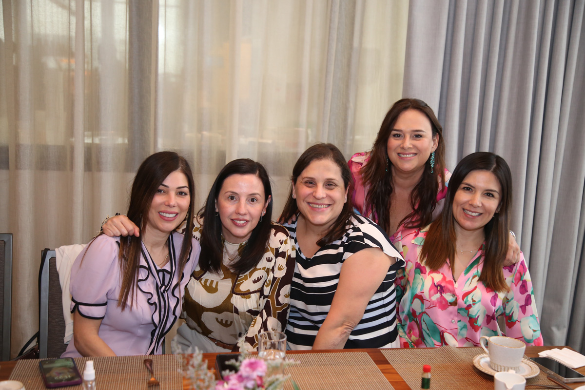 Marcela de Garza, Jeny Leal de Cavazos, Eugenia Valedés, Claudia Cantú y Kenia Montemayor