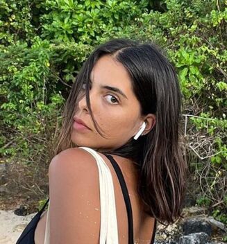 María Levy crea tendencia con bikini triangular