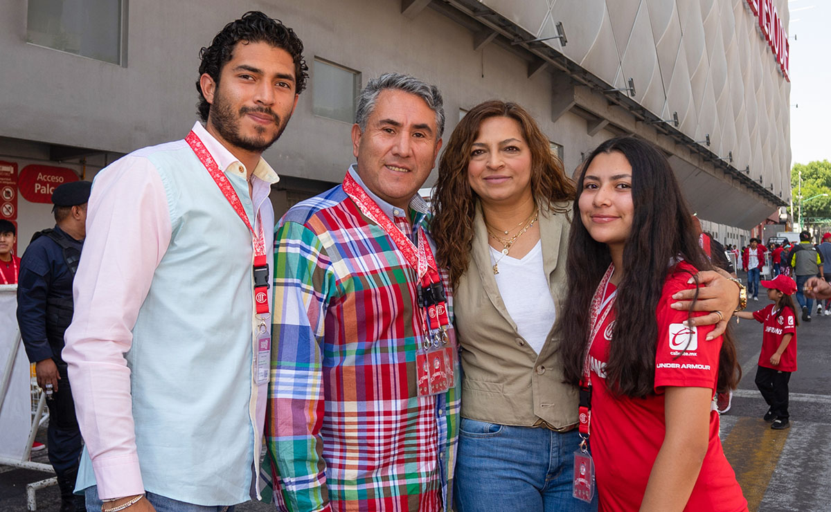Nicolas Silva, Carlos Silva, Katia y Carola Silva