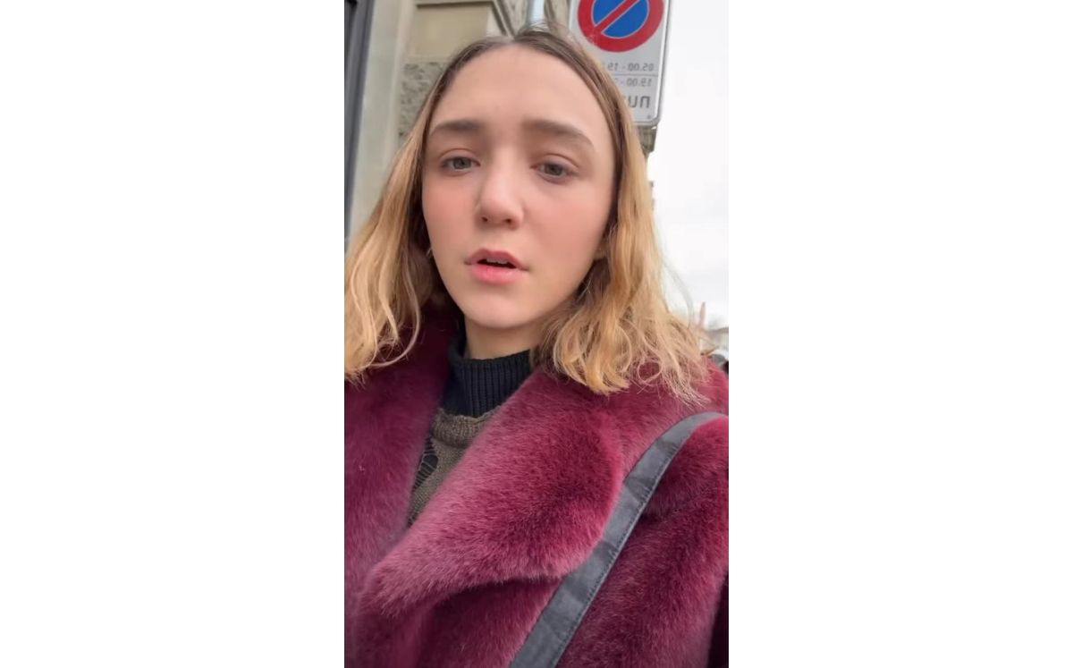 Nina Rubín conquista Londres e inspira a llevar un abrigo de peluche