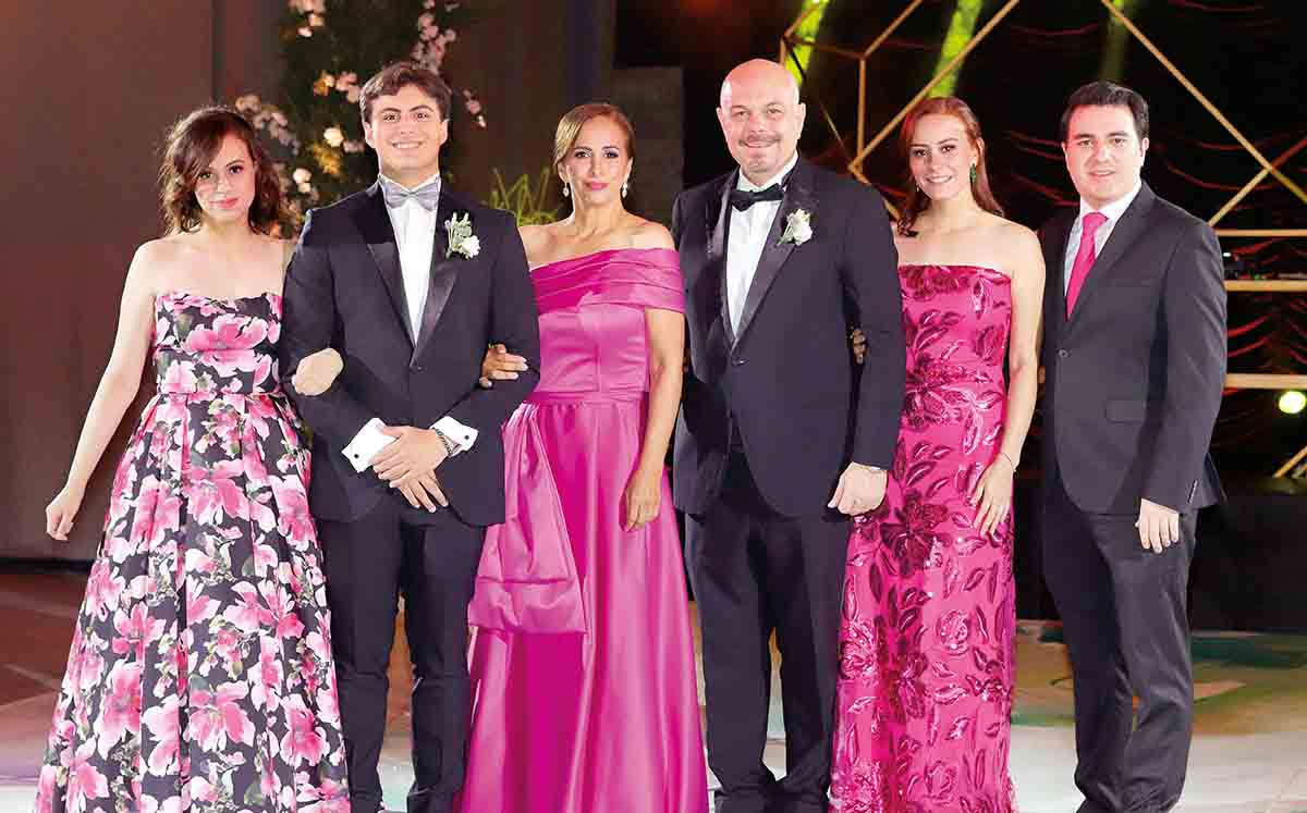 Lia Fernández, Carlos Fernández, Laura Castillo, Alex Fernández, Laura Fernández y Jorge Portillo / Foto: Dennis Hernández
