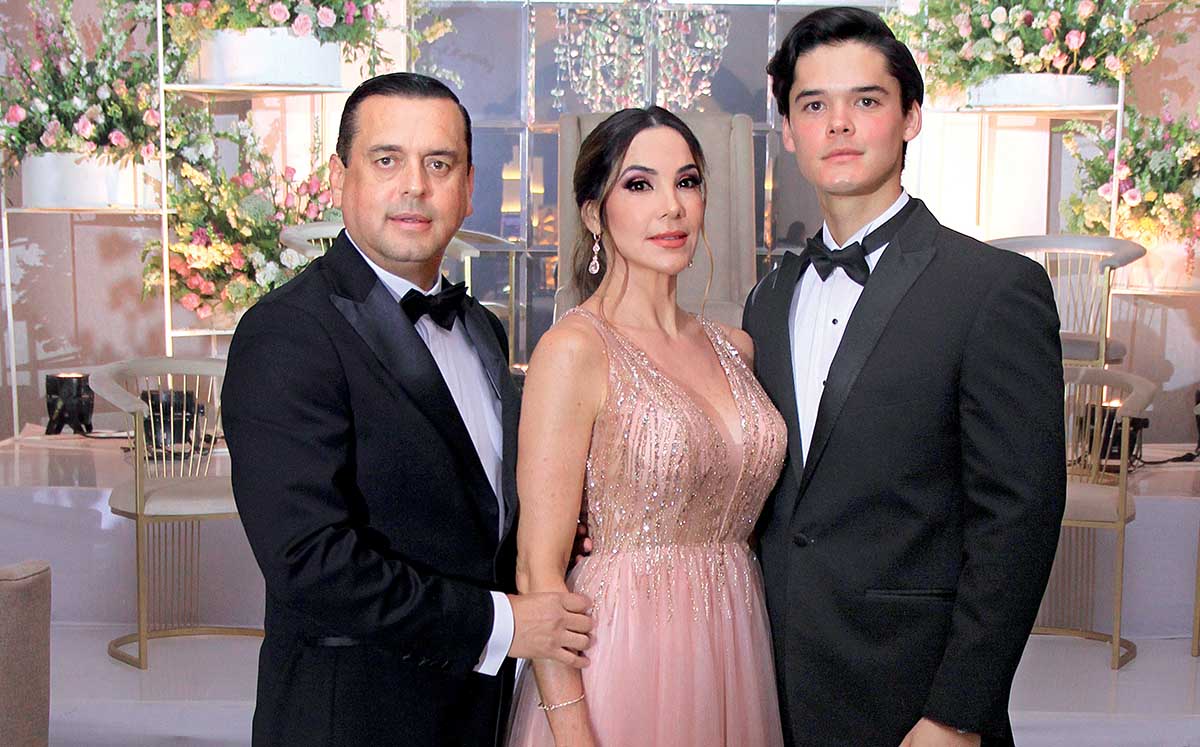 Alejandro aguilar, mónica navarro y alejandro aguilar / Foto: José Chang