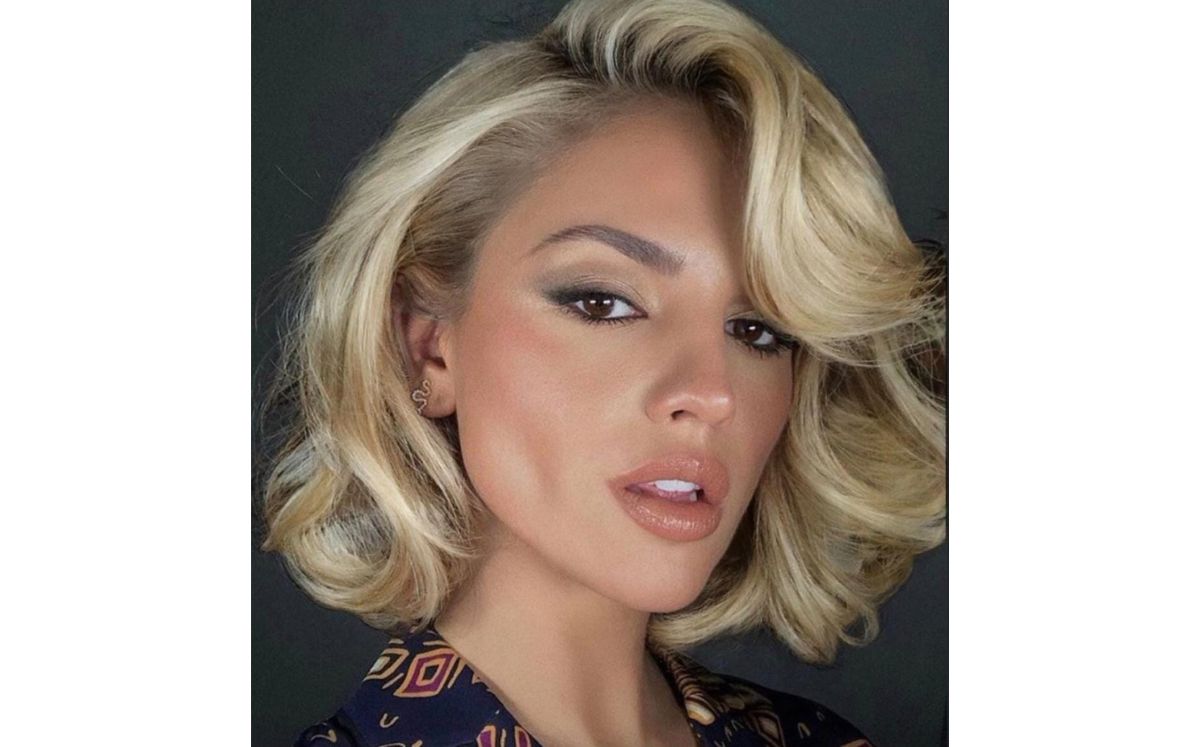 Eiza González luce tinte rubio antiedad ideal para verse siempre joven.
