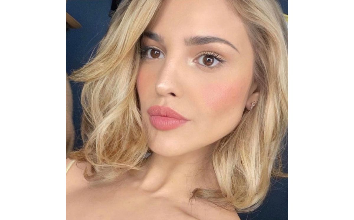 Eiza González y el tinte rubio antiedad ideal para verse siempre joven.