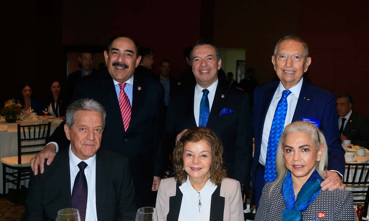 Jorge Ocampo, Salvador Rizzo, Carlos Sandoval, Jorge Martínez, Alicia Navarro de Martínez y Martha de Sandoval