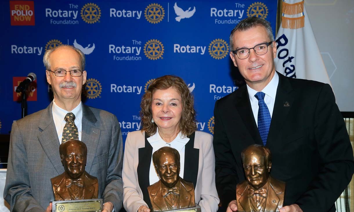 Francisco Javier Azcuanaga, Alicia Navarro y Guillermo Dillón