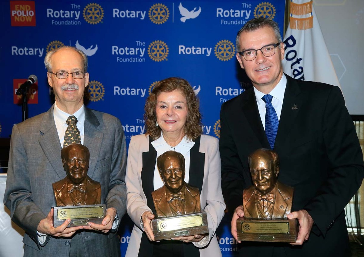 Francisco Javier Azcuanaga, Alicia Navarro y Guillermo Dillón