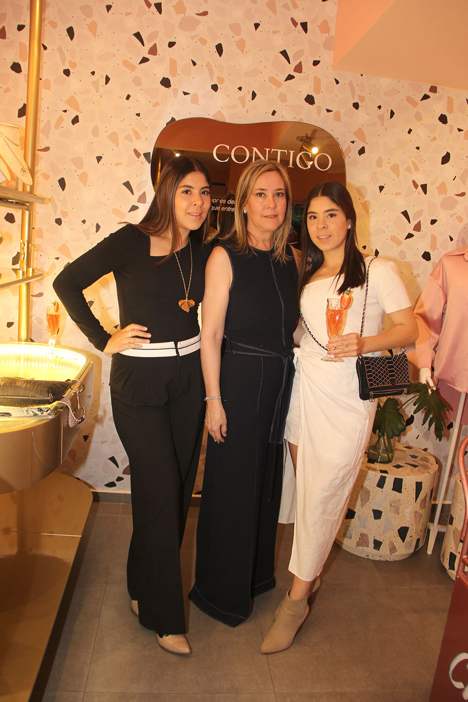 Lorenza Carrillo, Mara Calderón y Daniela Carrillo