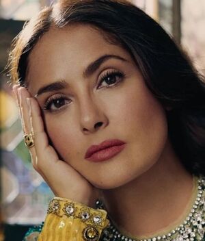 Salma Hayek en vestido Gucci como una de las personas más influyentes (Foto: Instagram)