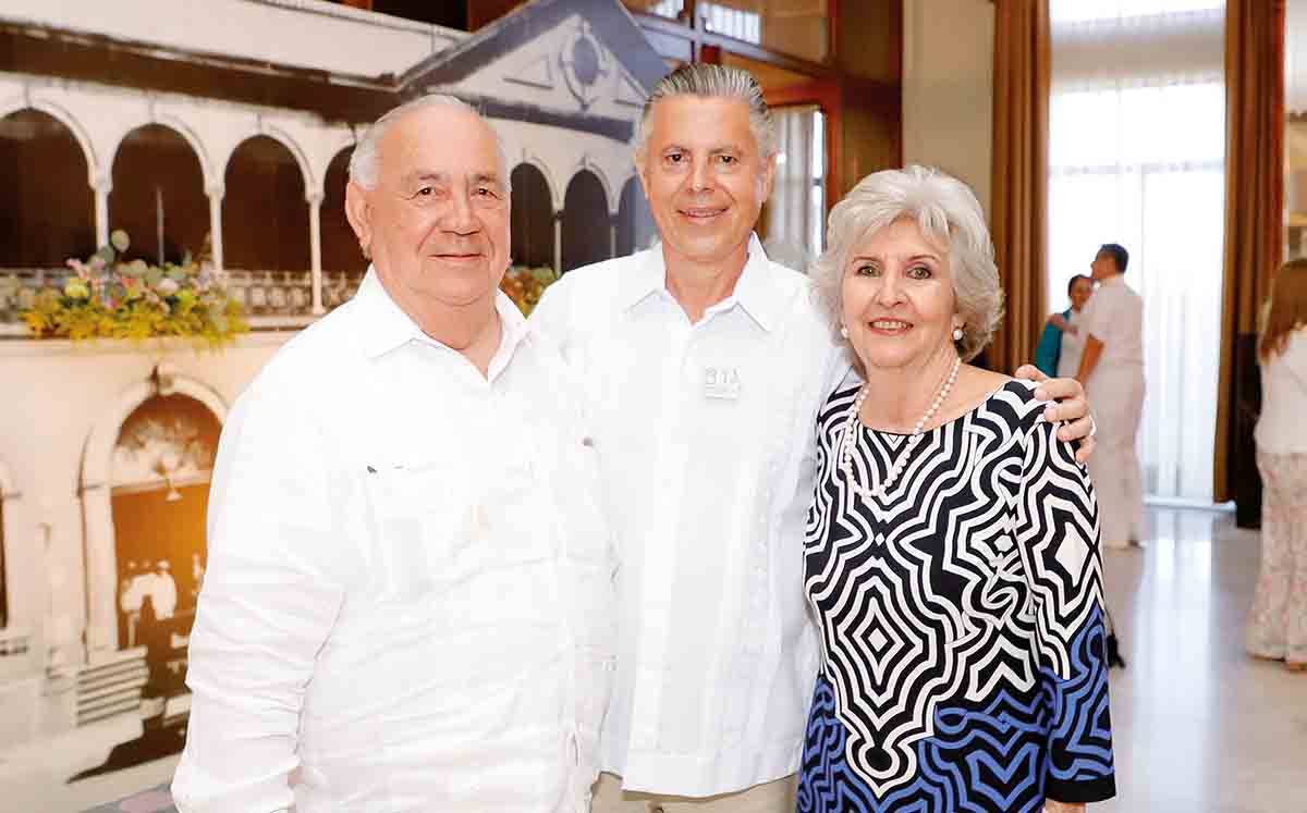 Óscar Román, jesús nader y Alejandrina de Román / Foto: José Chang