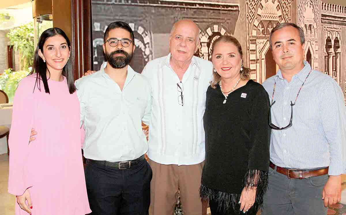 Adibe Mina, Rodrigo Azcárraga, Carlos Azcárraga, Begoña de Azcárraga y Francisco Azcárraga / Foto: José Chang