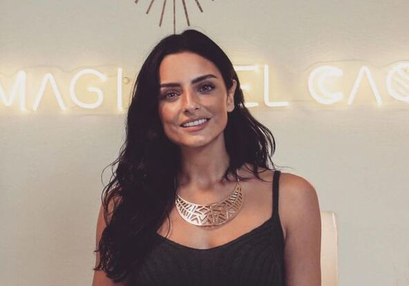 Aislinn Derbez lleva bralette de paca en una red carpet (Instagram)