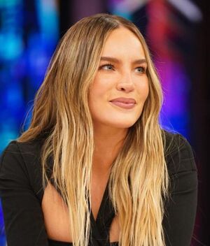 Belinda derrocha glamour al usar tube top y minifalda de perlas (Belinda)