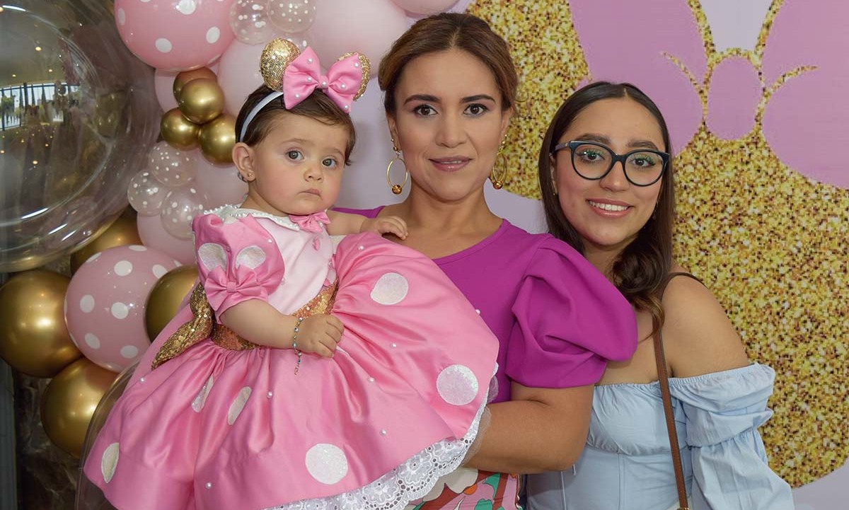 María Cores, Camilla Arenas y Nadia Arenas