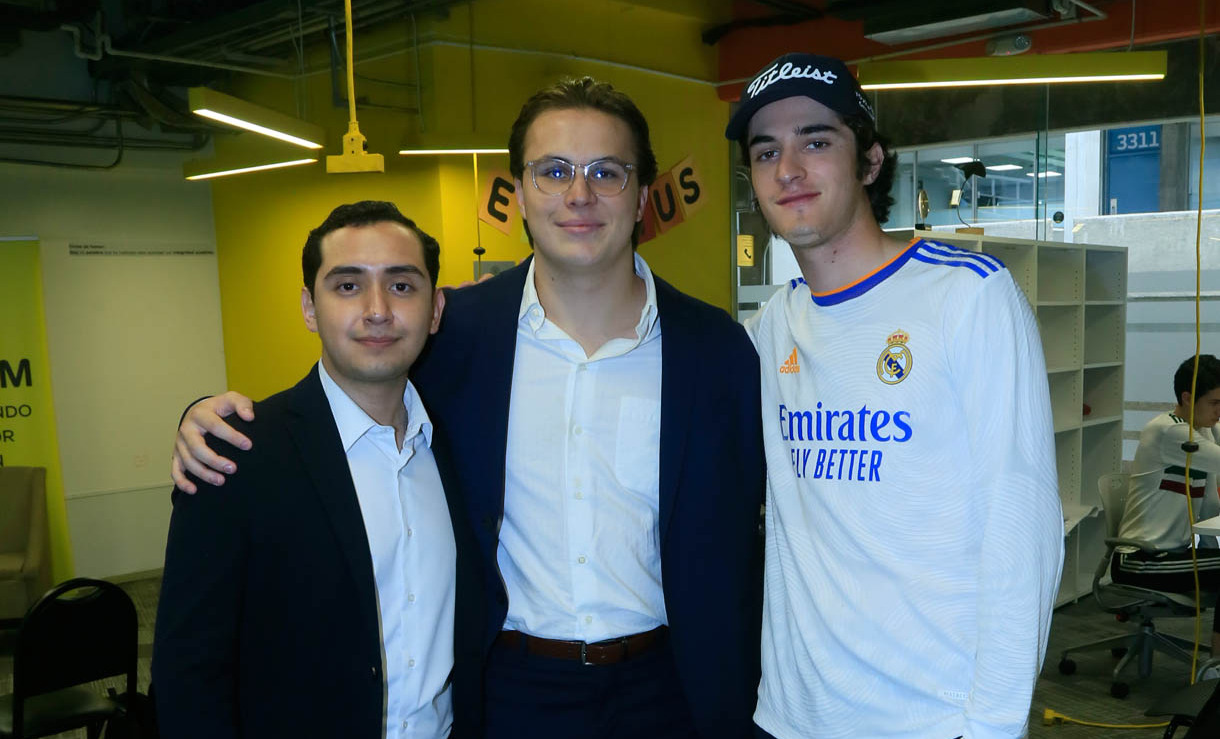 René Cornejo,  Santiago Igan y Mauricio Cavazos