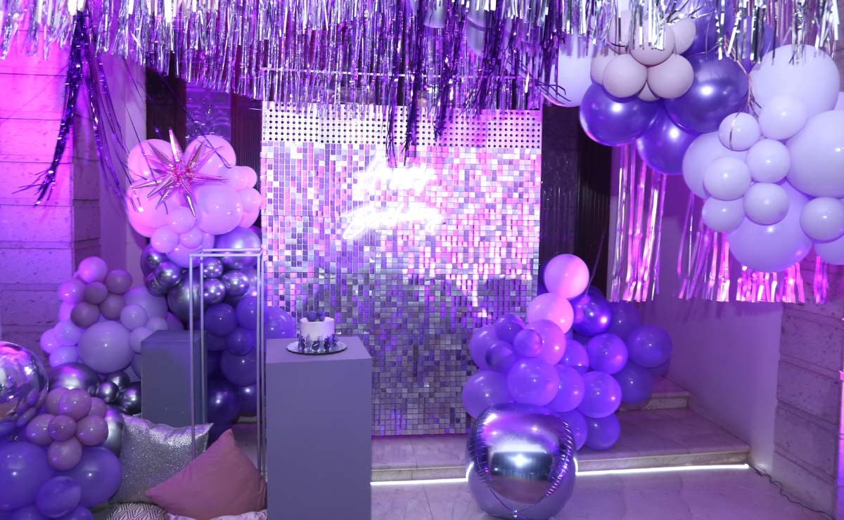 Decoración en blanco, lila y rose gold