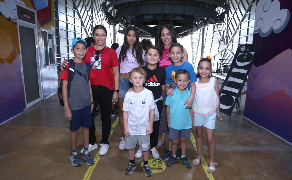 Javier, Carolina, Isabella, Manuel, Angélica, Mauricio, Diego, Nicolás y Bárbara