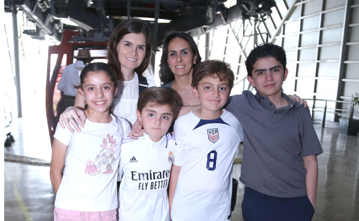 Lucía, Soraya, Nabila, Anwar, Yamil y Omar