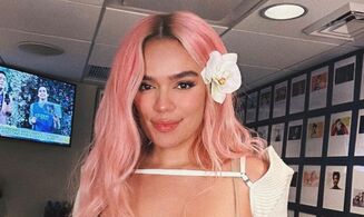 Karol G es una sirena con traje de baño Lowee en campaña de moda (Instagram)
