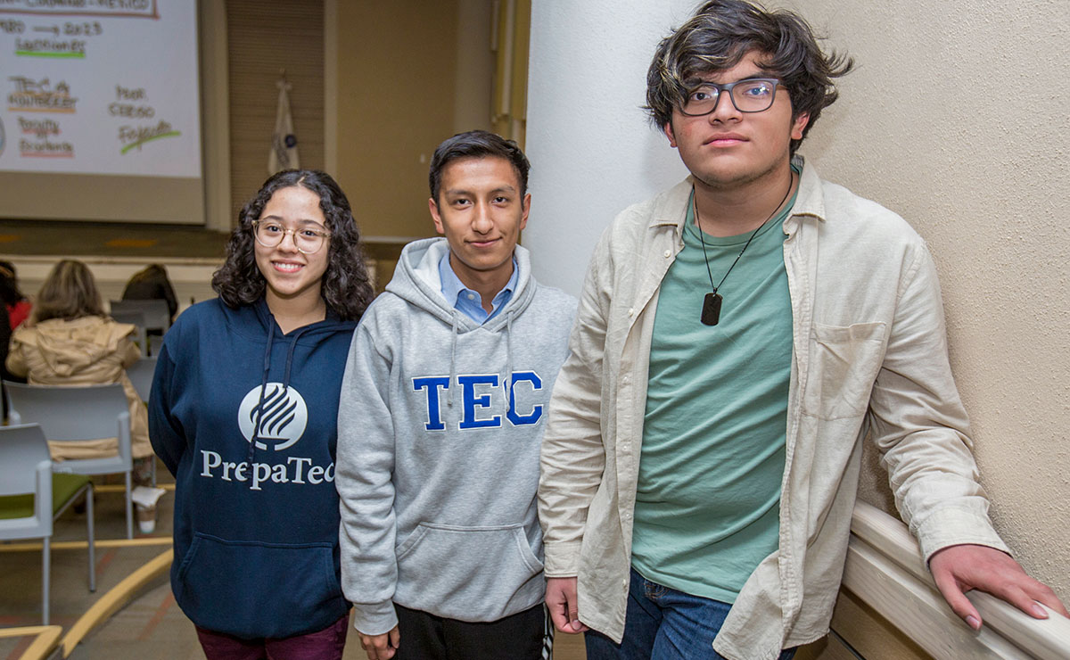 Maura González, Efraín Chávez y Diego Flores