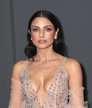 Aislinn Derbez triunfa con naked dress en los Premios Platino 2023 (Getty)