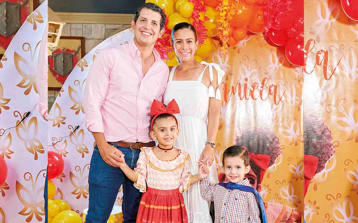 Cándido Capetillo, Cynthia Larraga, Daniela Capetillo y Sebastián Capetillo / Foto: Pildorín