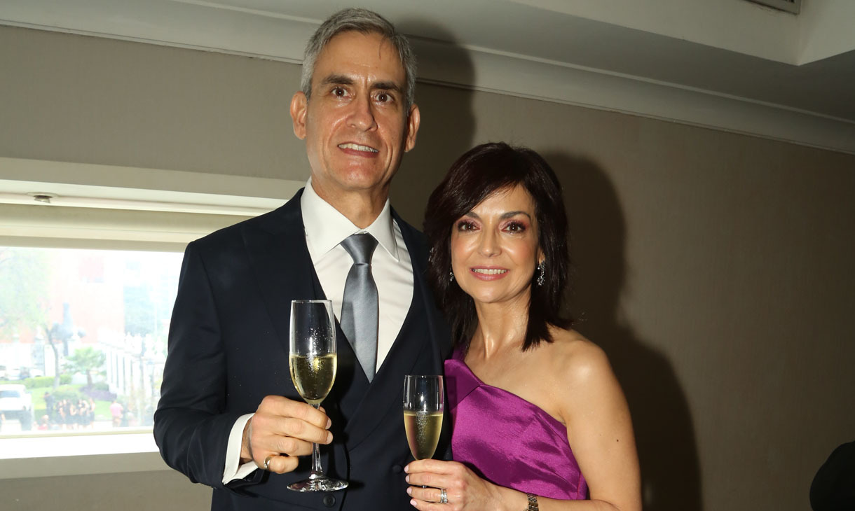 PAPÁS DE LA NOVIA. Adolfo Martínez y Perla Treviño