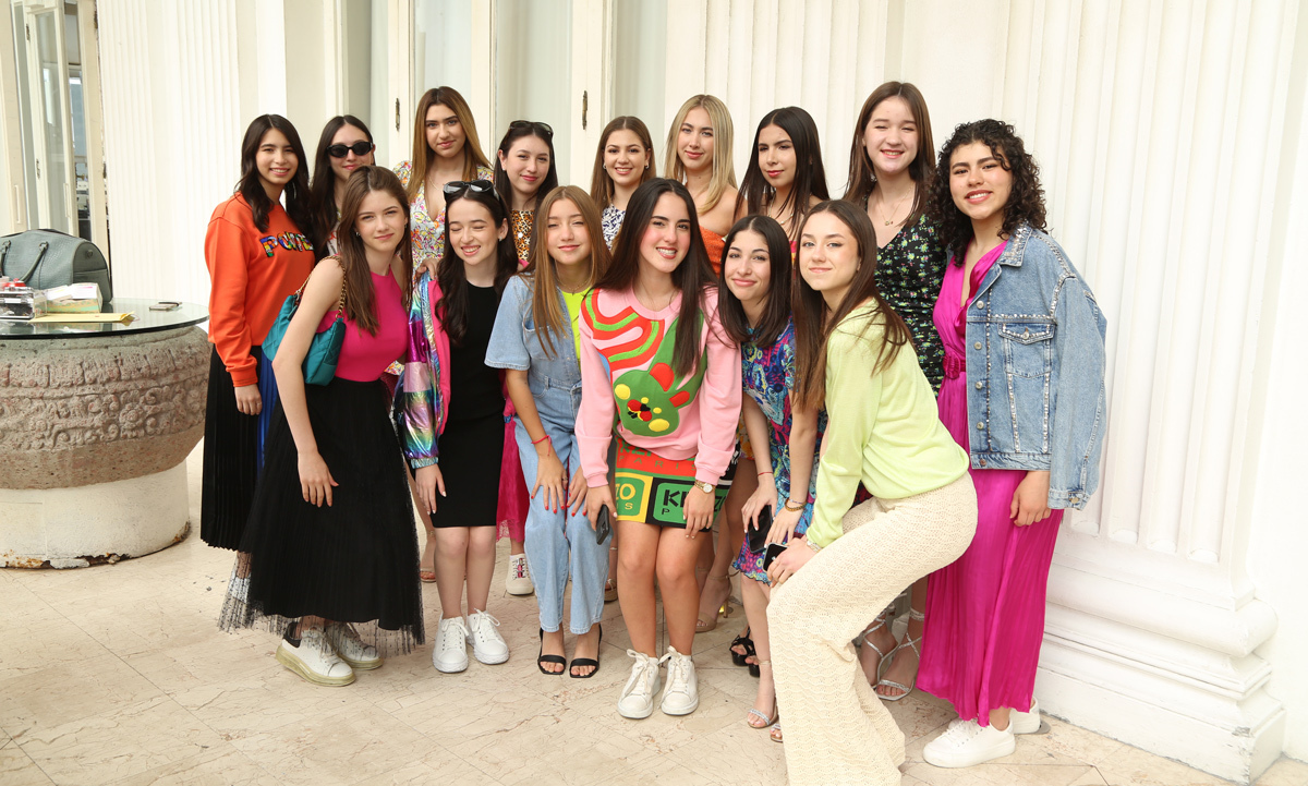 Grupo de princesas y su reina Marcela Calderón / Foto: Roberto Alvarado