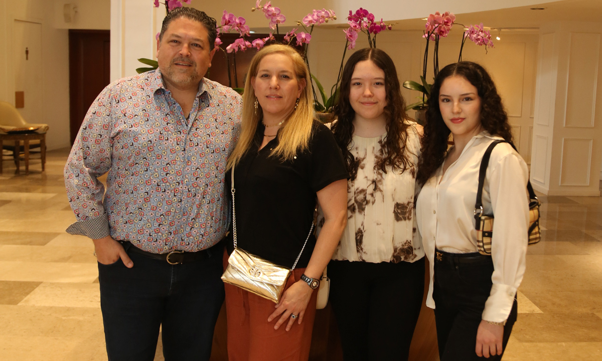 Roberto Espinoza, Nadia de Espinoza, Vicky Espinoza y Marifer Espinoza / Foto: Roberto Alvarado