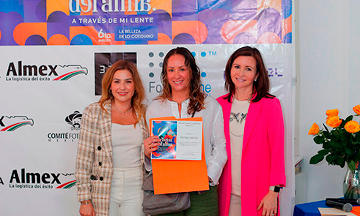 Verónica Sánchez recibió un reconocimiento / Foto: Daniel Saldívar