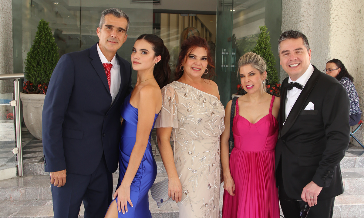 Fernando Arce, Ángela Arce, Karla Saldaña Arce, Fabiola Filizola y Aroldo Flilizola / Foto: Roberto Alvarado