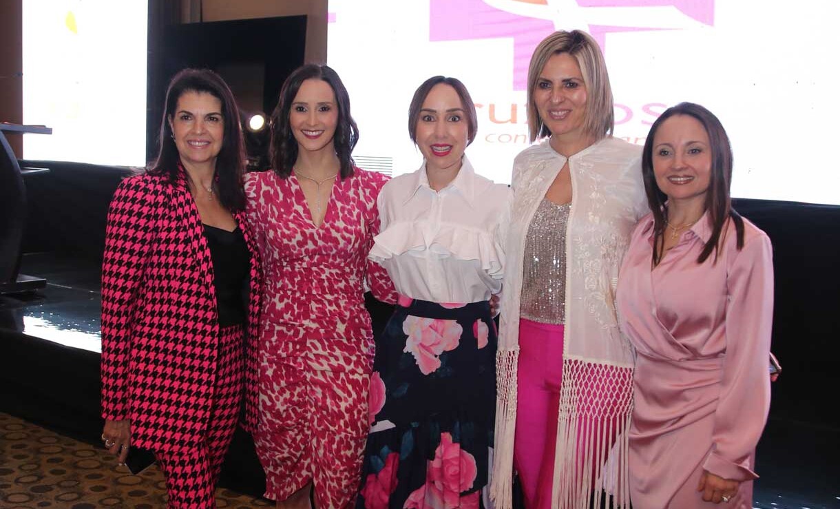 Janet Schwarz de Wapinski, Gaby Beltrán de De la Garza, Marilú de Colosio, Cruz María Cantú y Mayra Macías