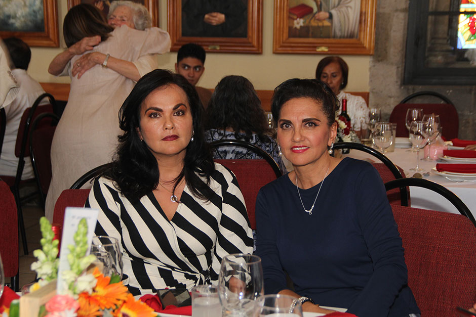 Martha Sedano y Elvira Sedano.