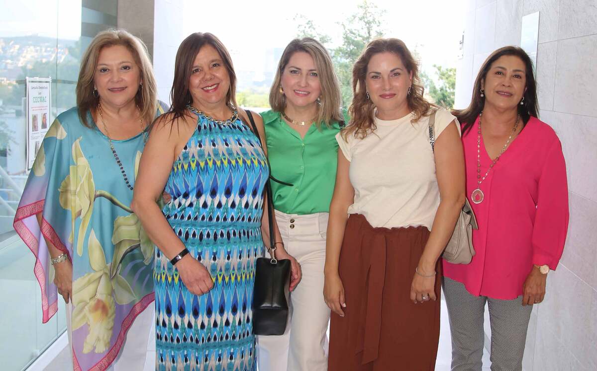 Martha Torres, Debora Canavati, Suly Galván, Claudia Galván y Julieta Torres