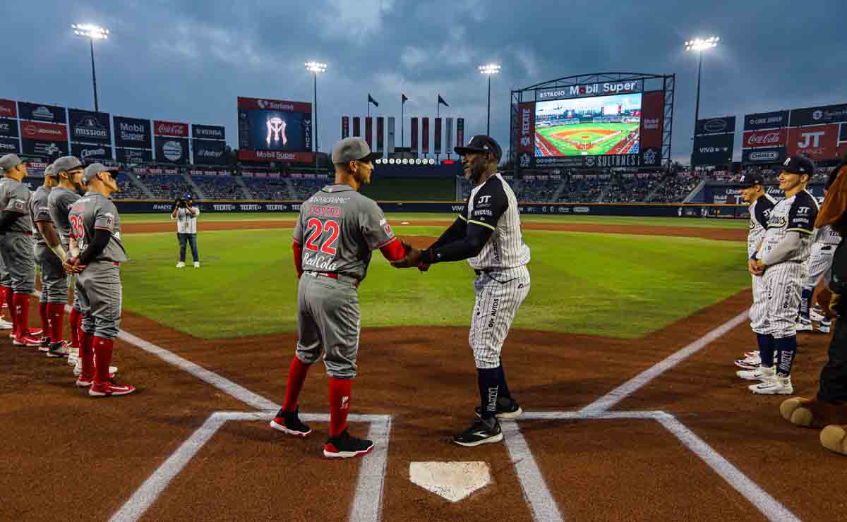 Sultanes y Diablos Rojos / Fotos: Daniel Saldívar