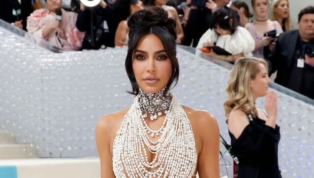 Kim Kardashian conquista la MET Gala 2023 con arriesgado vestido de perlas (Foto: Getty)