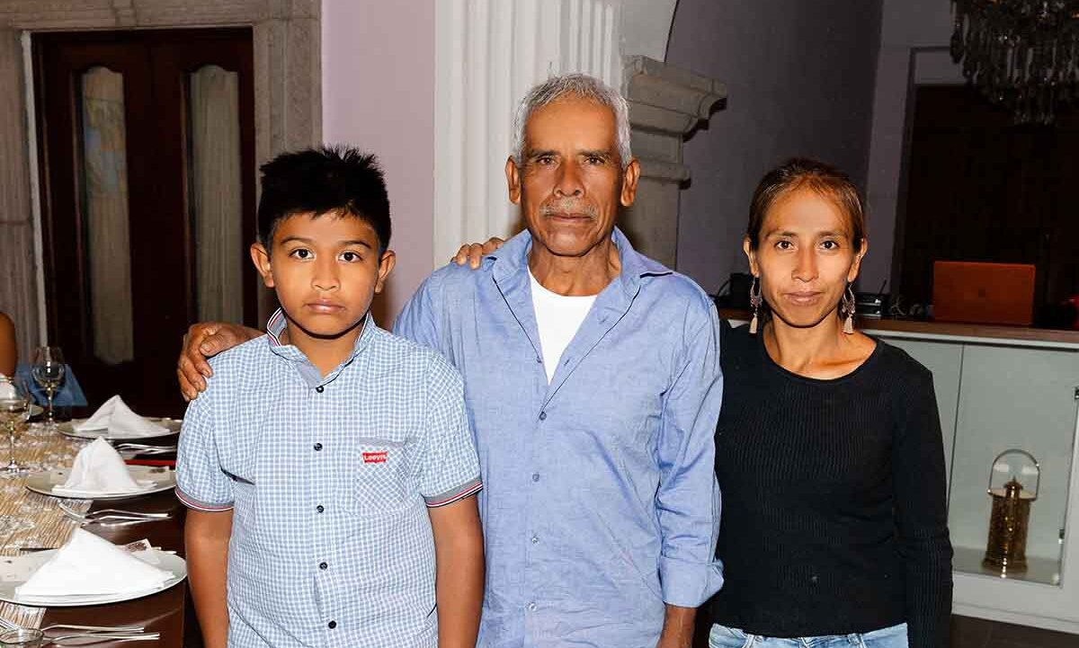 Maestro mezcalero. Nicolás Hernández, Luis Hernández y Julia Hernández
